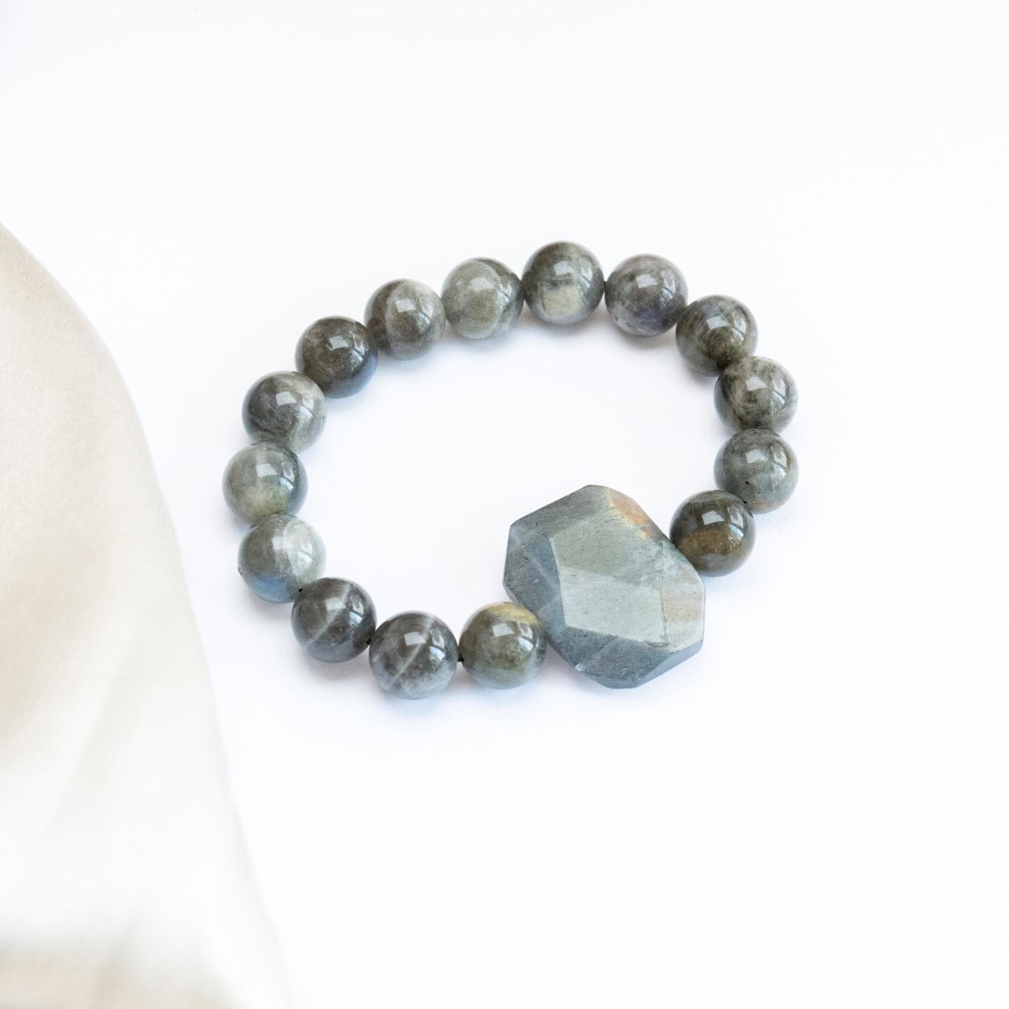 Labradorite Crystal Bracelet, Grey Chunky gemstone strech bracelet, Energy and confidence boosting bracelet, Overcome depression bracelet